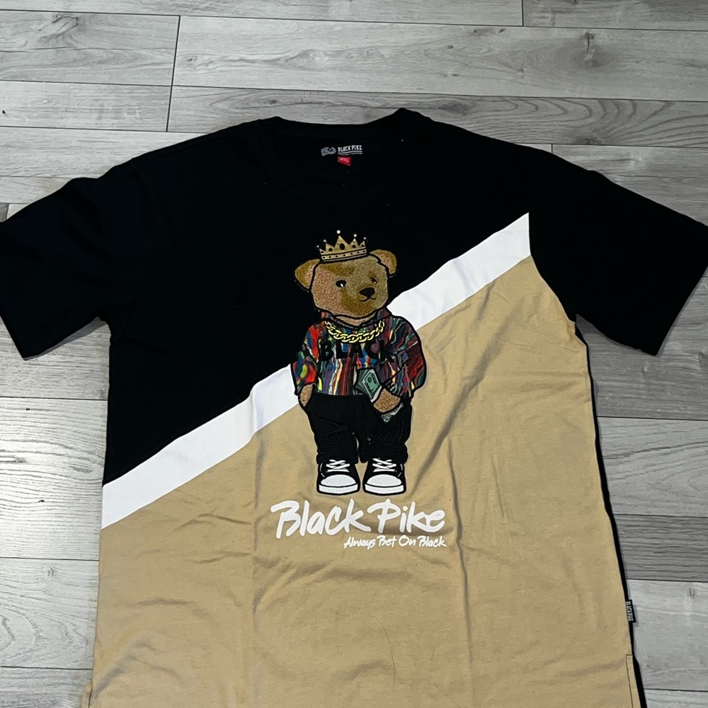 Black Pike Bear Graphic T-Shirt